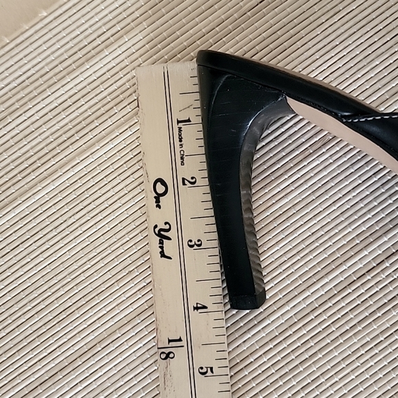 Joan and David sz 7 black leather shoes - Picture 7 of 7